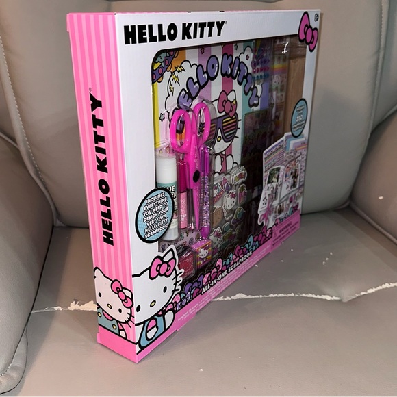 Hello Kitty All-in-One DIY Design Your Own Scrapbook with Over 250 Essentials - Picture 2 of 9